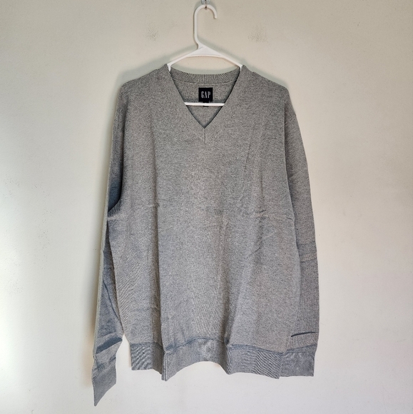 Gap Mens V-neck Sweater in Gray size XL NWT - Picture 1 of 3